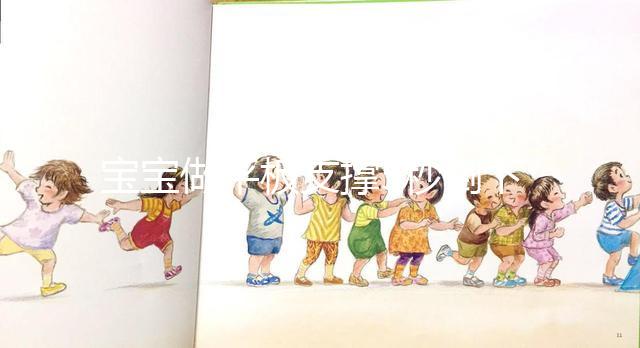 寶寶做平板支撐5秒倒下，網友：“姿勢不標準會傷害身體”